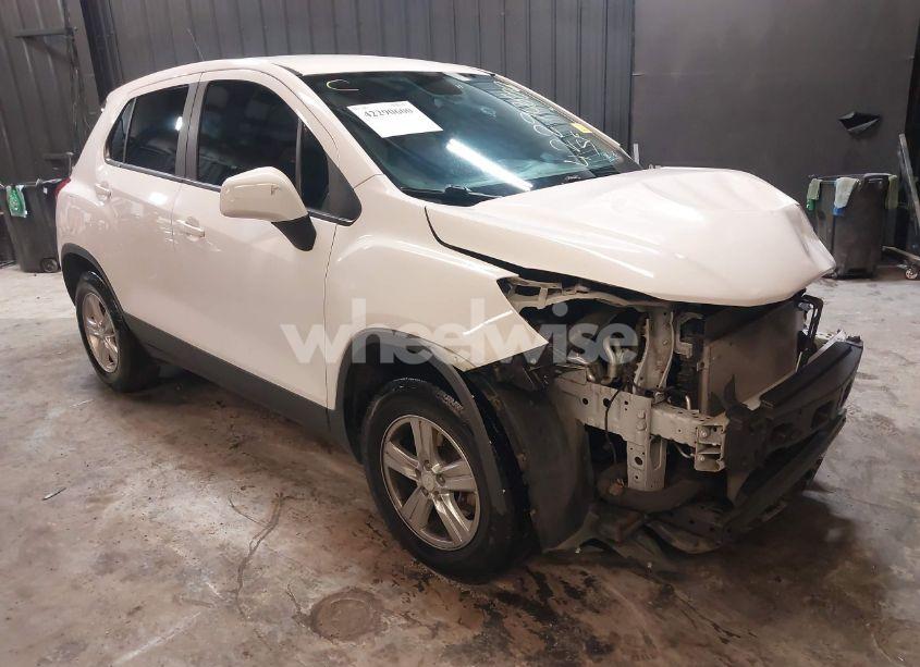 2018 Chevrolet Trax LS (VIN 3GNCJNSB4JL284508) main photo