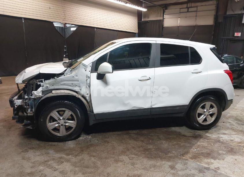 Photo 15 of 2018 Chevrolet Trax LS (VIN 3GNCJNSB4JL284508)
