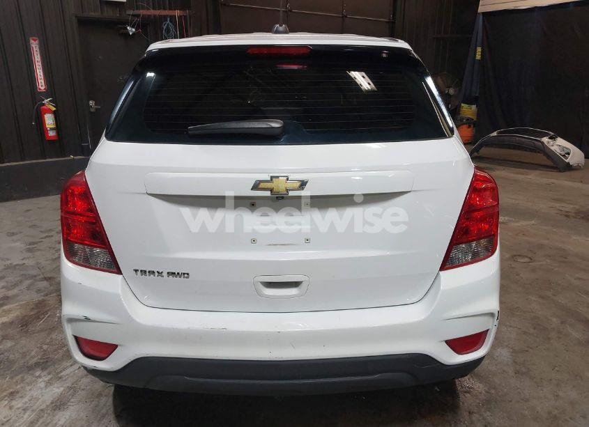 Photo 17 of 2018 Chevrolet Trax LS (VIN 3GNCJNSB4JL284508)