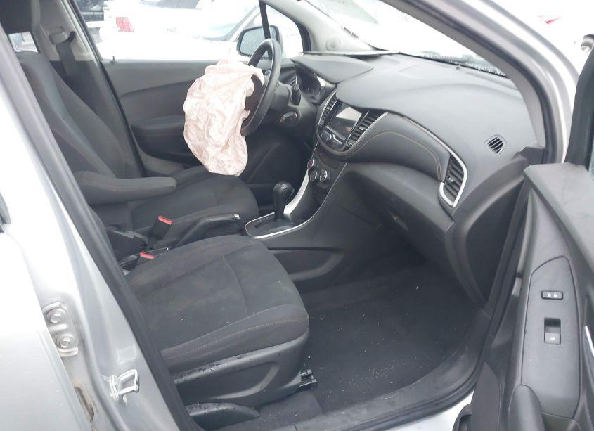 Photo 5 of 2018 Chevrolet Trax LS (VIN 3GNCJNSB4JL284640)