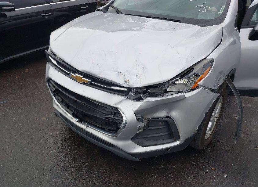 Photo 6 of 2018 Chevrolet Trax LS (VIN 3GNCJNSB4JL284640)