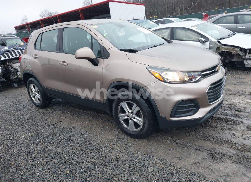 2018 Chevrolet Trax LS (VIN 3GNCJNSB4JL338549) main photo