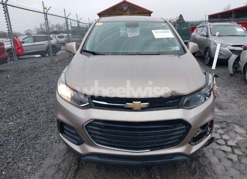 Photo 12 of 2018 Chevrolet Trax LS (VIN 3GNCJNSB4JL338549)