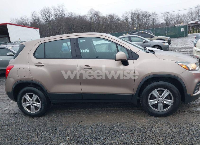 Photo 13 of 2018 Chevrolet Trax LS (VIN 3GNCJNSB4JL338549)