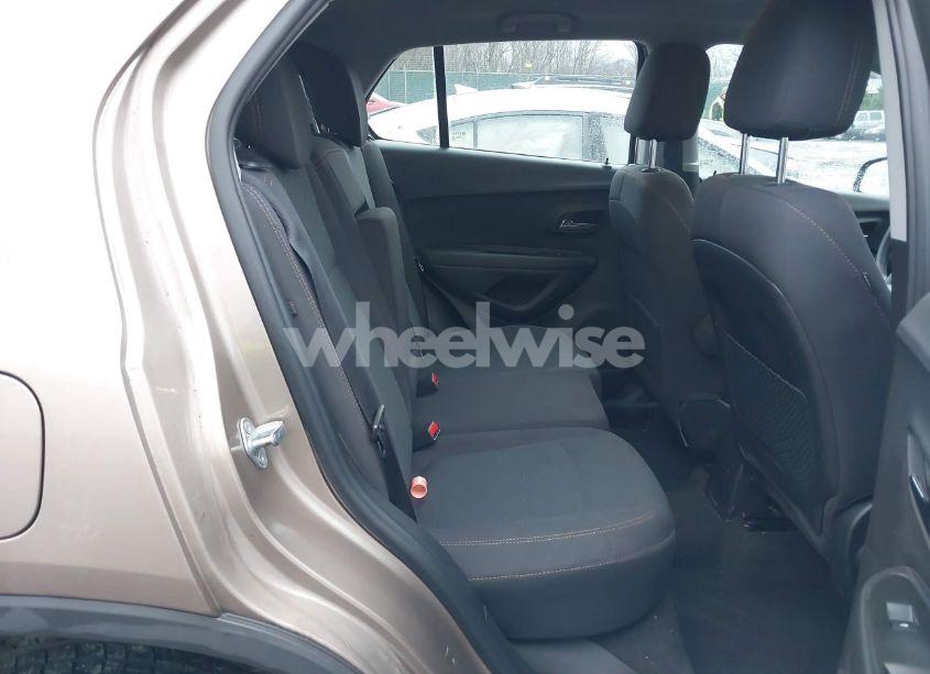 Photo 8 of 2018 Chevrolet Trax LS (VIN 3GNCJNSB4JL338549)