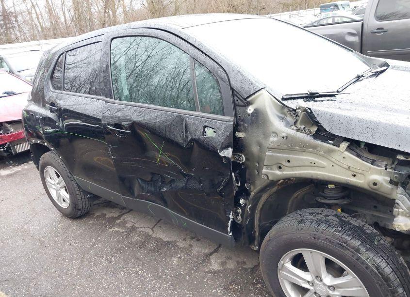 Photo 18 of 2019 Chevrolet Trax LS (VIN 3GNCJNSB4KL228067)