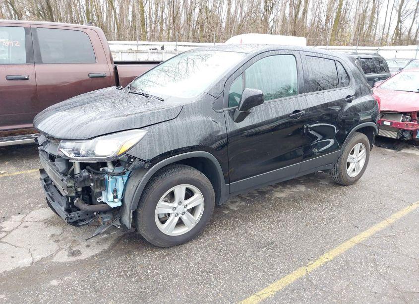 Photo 2 of 2019 Chevrolet Trax LS (VIN 3GNCJNSB4KL228067)
