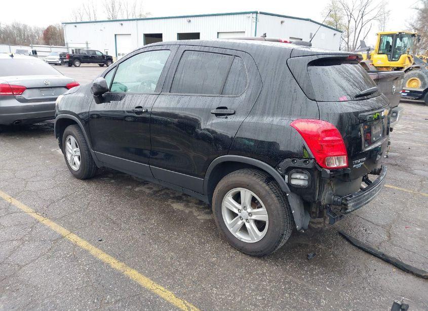 Photo 3 of 2019 Chevrolet Trax LS (VIN 3GNCJNSB4KL228067)