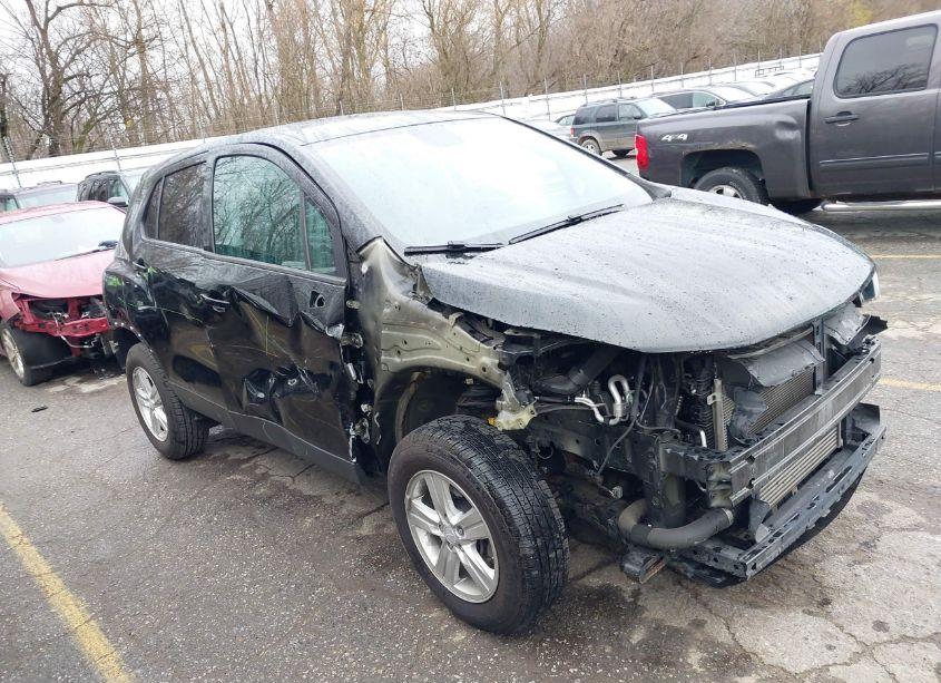 Photo 6 of 2019 Chevrolet Trax LS (VIN 3GNCJNSB4KL228067)