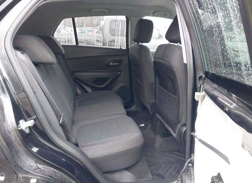 Photo 8 of 2019 Chevrolet Trax LS (VIN 3GNCJNSB4KL228067)