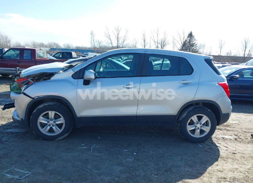Photo 14 of 2019 Chevrolet Trax LS (VIN 3GNCJNSB4KL340044)