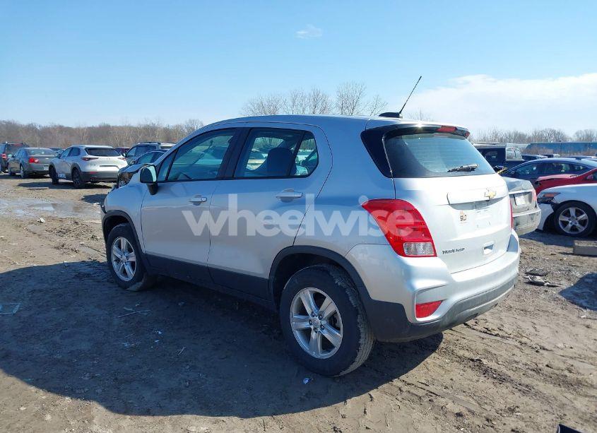 Photo 3 of 2019 Chevrolet Trax LS (VIN 3GNCJNSB4KL340044)