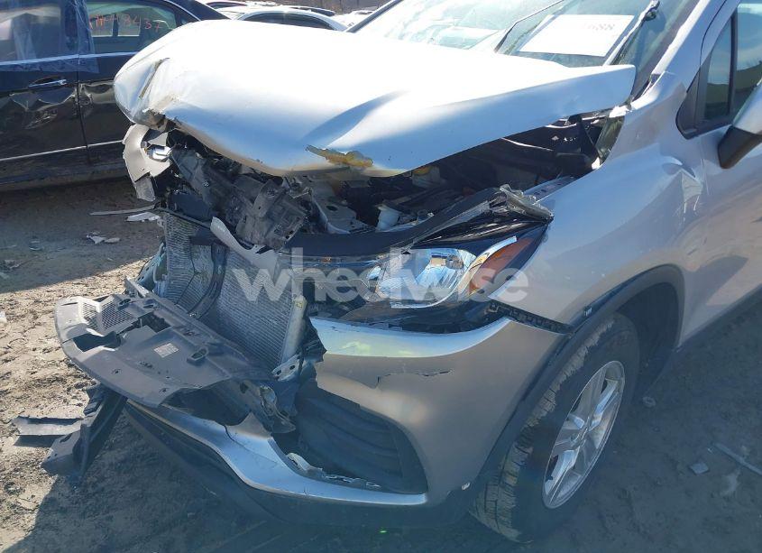 Photo 6 of 2019 Chevrolet Trax LS (VIN 3GNCJNSB4KL340044)