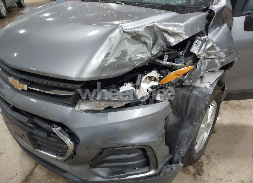 Photo 6 of 2020 Chevrolet Trax AWD LS (VIN 3GNCJNSB4LL144753)