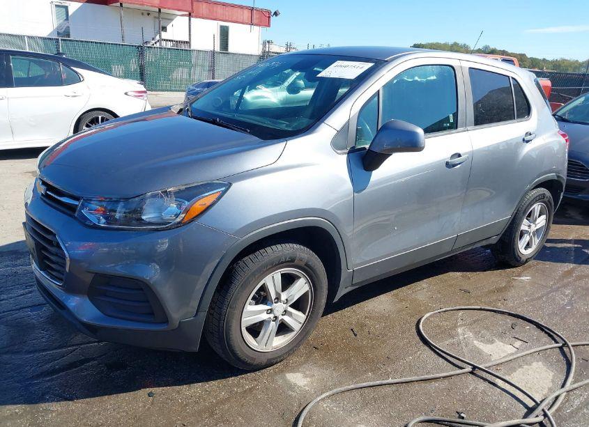 Photo 2 of 2020 Chevrolet Trax AWD LS (VIN 3GNCJNSB4LL194911)
