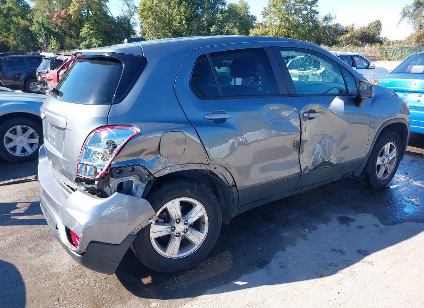 Photo 4 of 2020 Chevrolet Trax AWD LS (VIN 3GNCJNSB4LL194911)