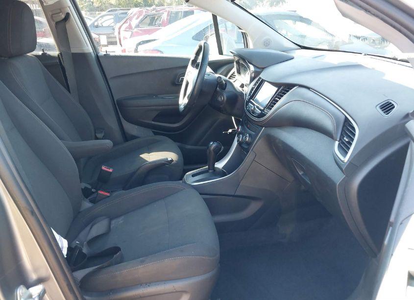 Photo 5 of 2020 Chevrolet Trax AWD LS (VIN 3GNCJNSB4LL194911)