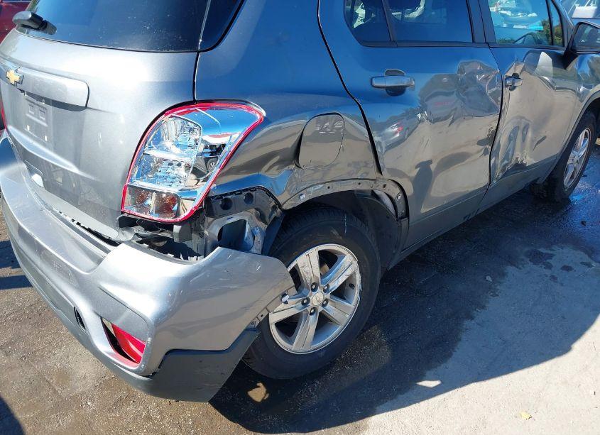 Photo 6 of 2020 Chevrolet Trax AWD LS (VIN 3GNCJNSB4LL194911)