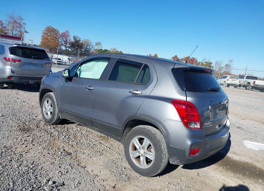 Photo 3 of 2020 Chevrolet Trax AWD LS (VIN 3GNCJNSB4LL248918)