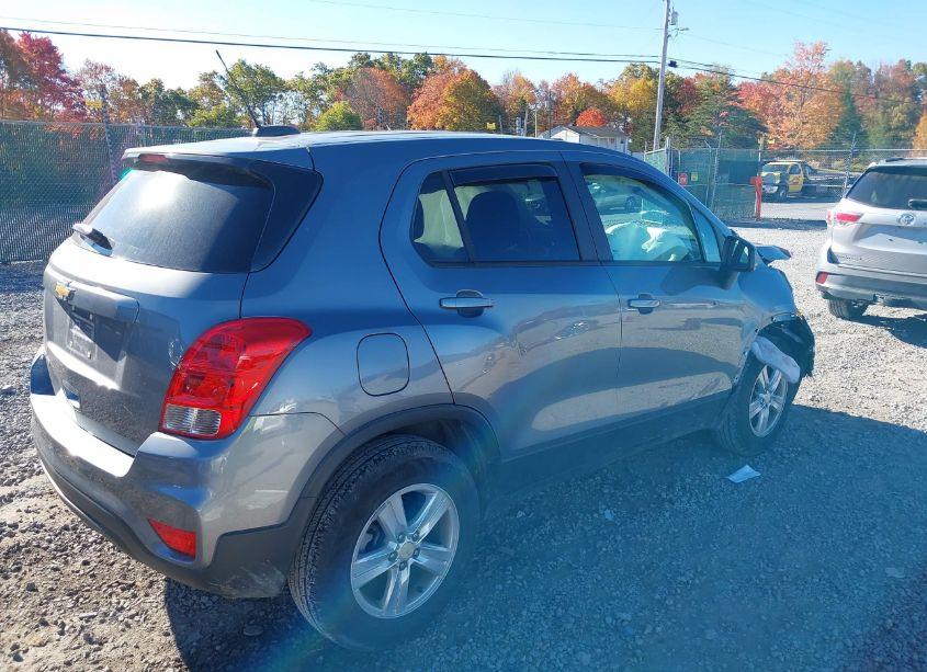 Photo 4 of 2020 Chevrolet Trax AWD LS (VIN 3GNCJNSB4LL248918)