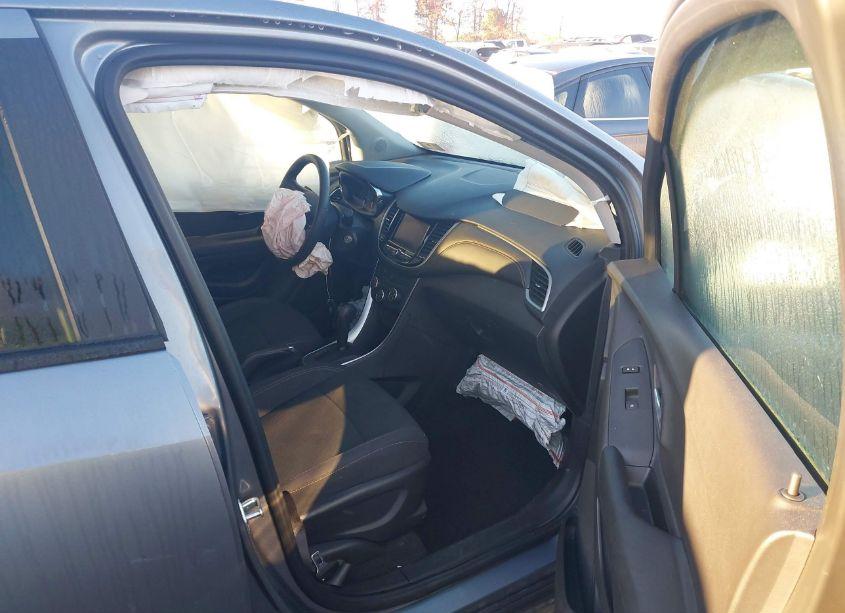 Photo 5 of 2020 Chevrolet Trax AWD LS (VIN 3GNCJNSB4LL248918)