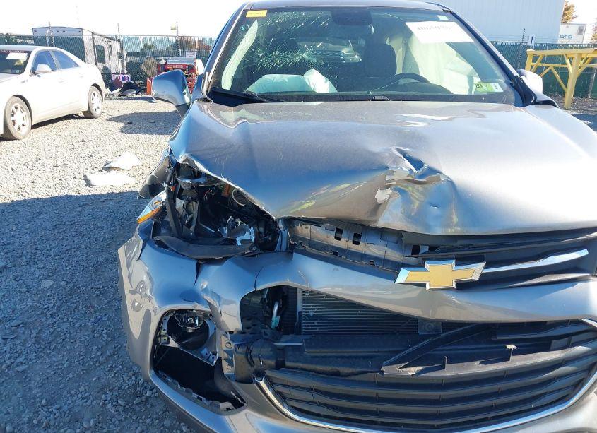 Photo 6 of 2020 Chevrolet Trax AWD LS (VIN 3GNCJNSB4LL248918)