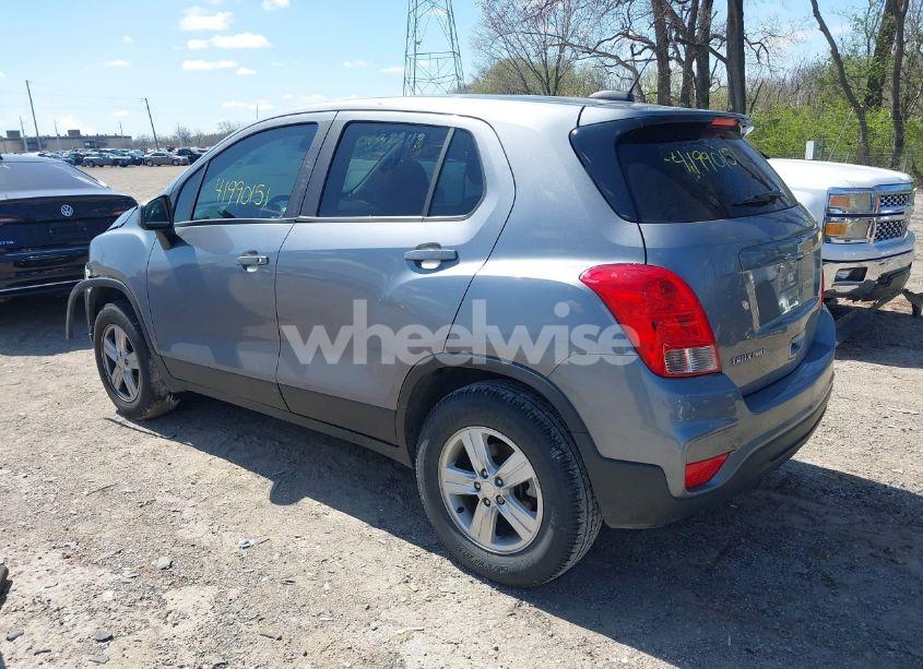 Photo 3 of 2020 Chevrolet Trax AWD LS (VIN 3GNCJNSB5LL157348)