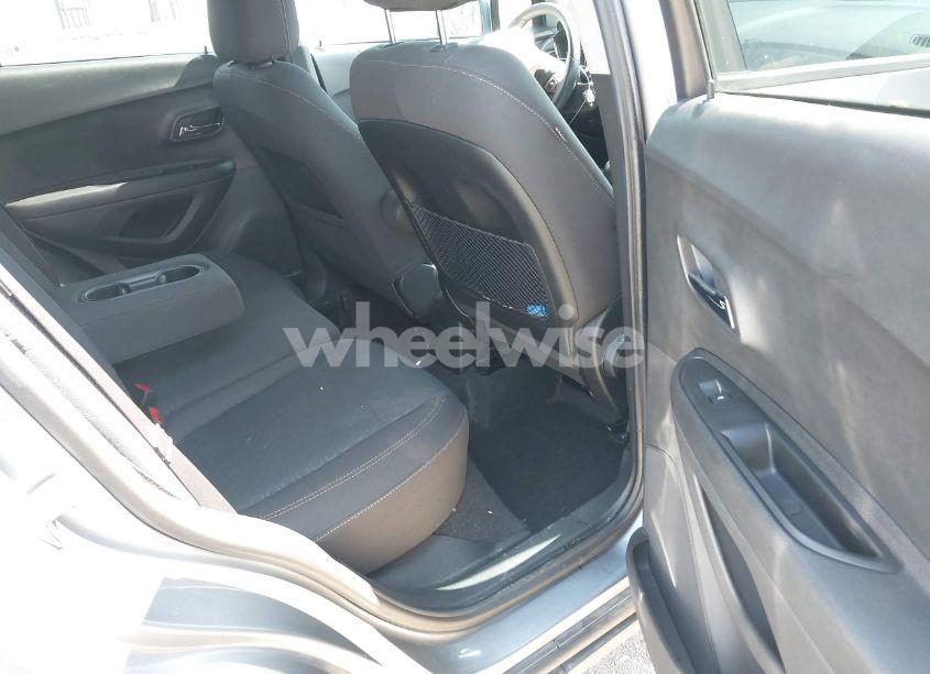 Photo 8 of 2020 Chevrolet Trax AWD LS (VIN 3GNCJNSB5LL157348)