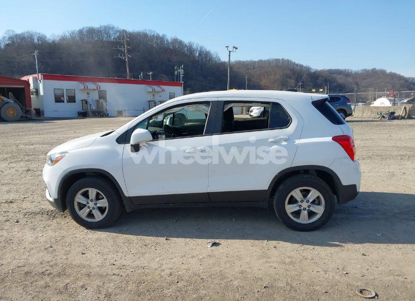 Photo 14 of 2020 Chevrolet Trax AWD LS (VIN 3GNCJNSB5LL266439)