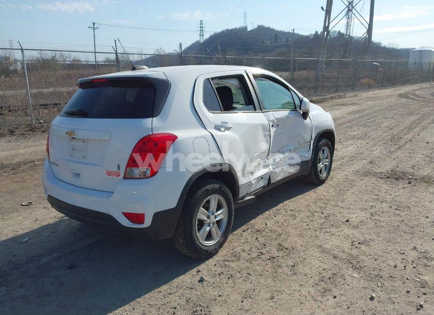 Photo 4 of 2020 Chevrolet Trax AWD LS (VIN 3GNCJNSB5LL266439)