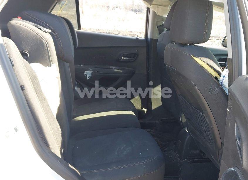 Photo 8 of 2020 Chevrolet Trax AWD LS (VIN 3GNCJNSB5LL266439)