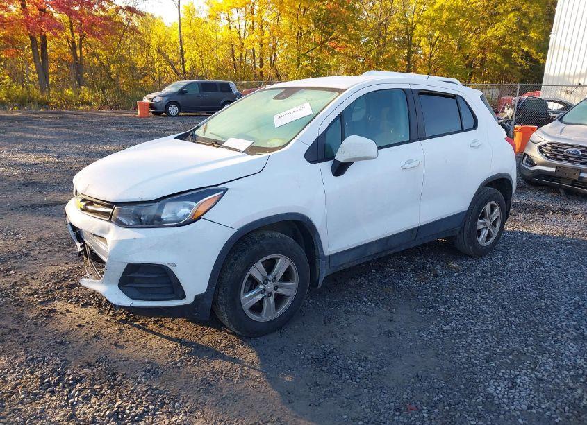 Photo 2 of 2020 Chevrolet Trax AWD LS (VIN 3GNCJNSB5LL333704)