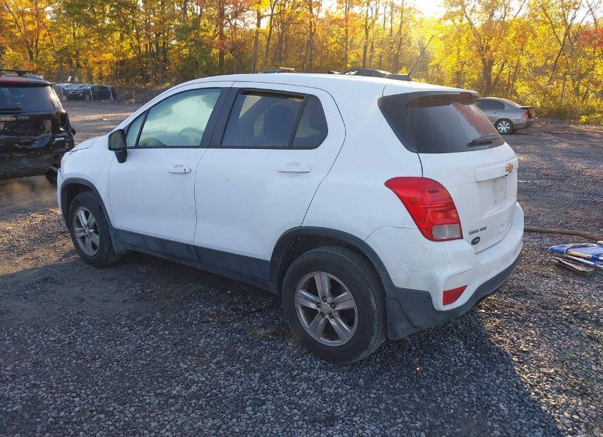 Photo 3 of 2020 Chevrolet Trax AWD LS (VIN 3GNCJNSB5LL333704)
