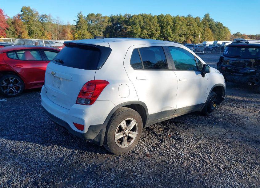 Photo 4 of 2020 Chevrolet Trax AWD LS (VIN 3GNCJNSB5LL333704)