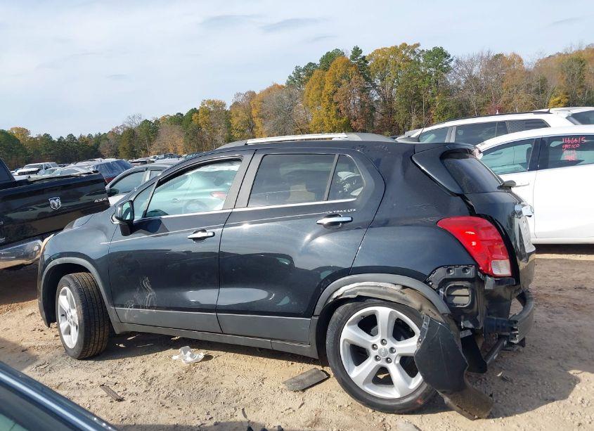 Photo 14 of 2015 Chevrolet Trax LTZ (VIN 3GNCJNSB6FL171795)