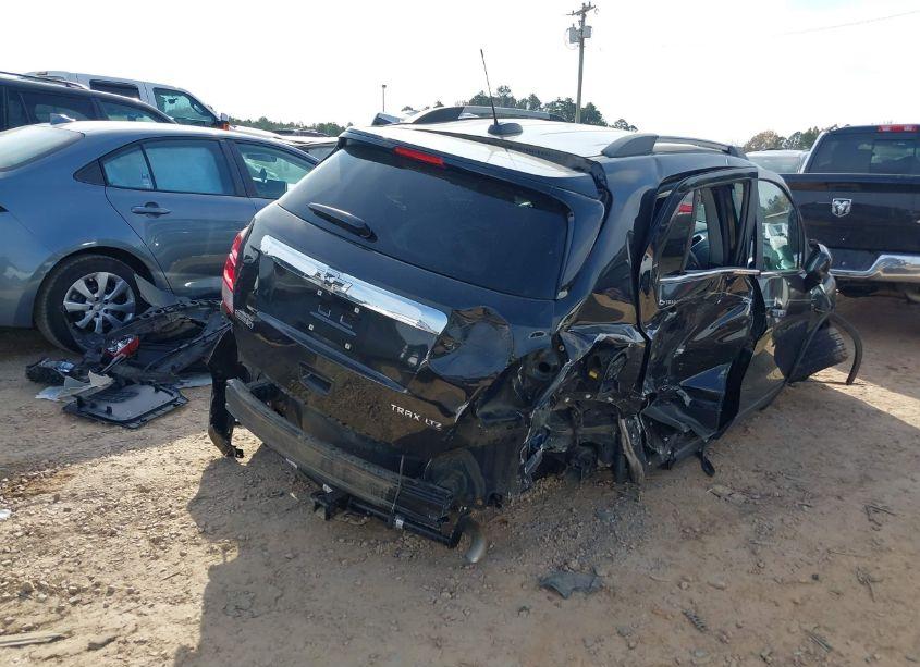 Photo 4 of 2015 Chevrolet Trax LTZ (VIN 3GNCJNSB6FL171795)