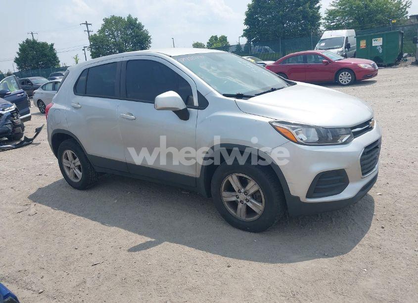 2017 Chevrolet Trax LS (VIN 3GNCJNSB6HL274010) main photo