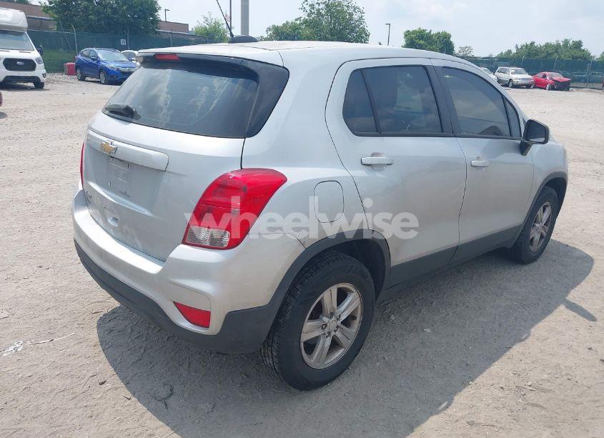 Photo 4 of 2017 Chevrolet Trax LS (VIN 3GNCJNSB6HL274010)