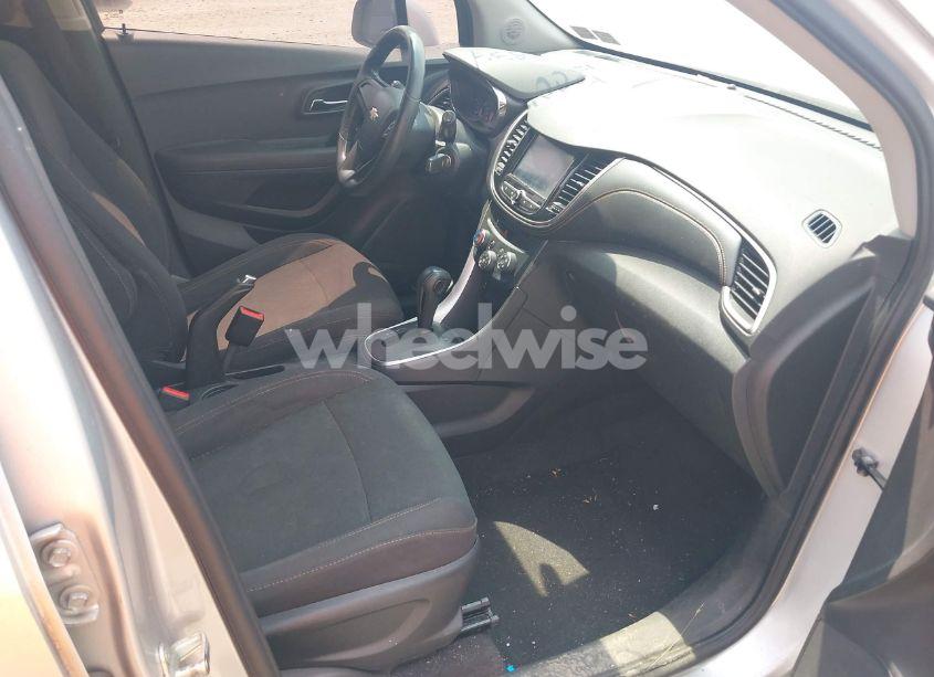 Photo 5 of 2017 Chevrolet Trax LS (VIN 3GNCJNSB6HL274010)