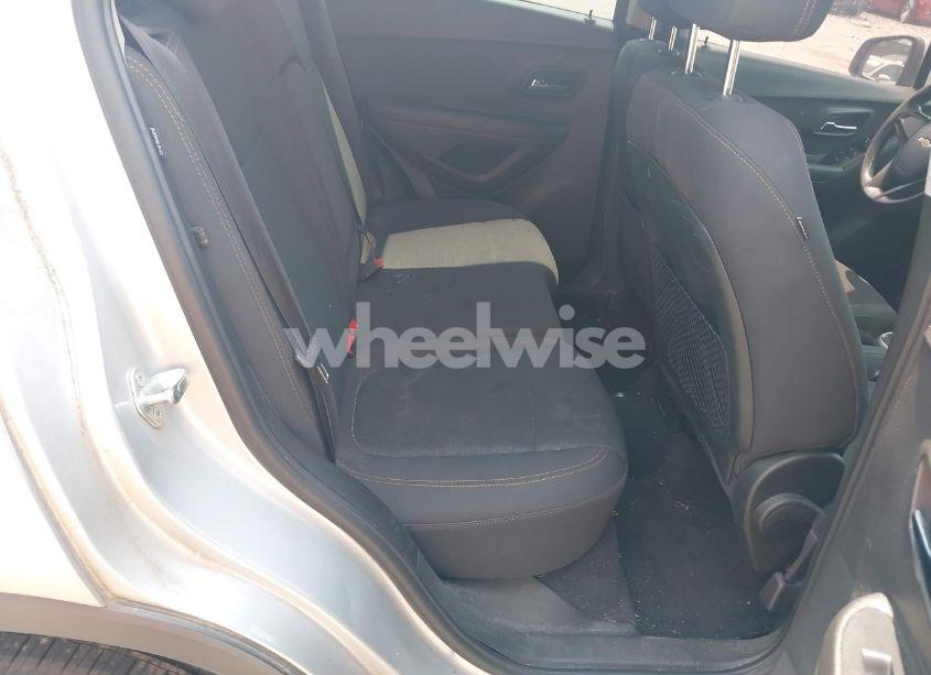 Photo 8 of 2017 Chevrolet Trax LS (VIN 3GNCJNSB6HL274010)