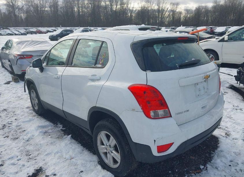 Photo 3 of 2017 Chevrolet Trax LS (VIN 3GNCJNSB6HL285010)