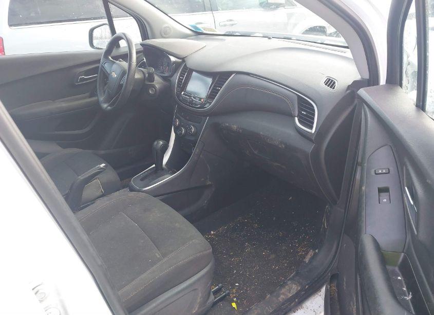 Photo 5 of 2017 Chevrolet Trax LS (VIN 3GNCJNSB6HL285010)