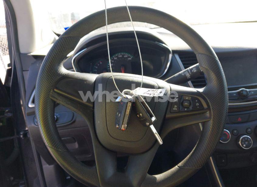 Photo 11 of 2017 Chevrolet Trax LS (VIN 3GNCJNSB6HL287940)