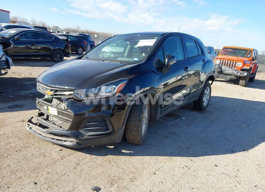 Photo 2 of 2017 Chevrolet Trax LS (VIN 3GNCJNSB6HL287940)