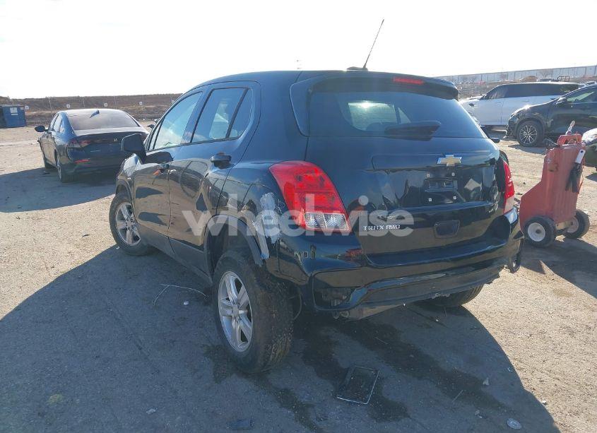 Photo 3 of 2017 Chevrolet Trax LS (VIN 3GNCJNSB6HL287940)