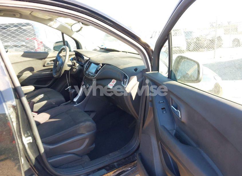 Photo 5 of 2017 Chevrolet Trax LS (VIN 3GNCJNSB6HL287940)