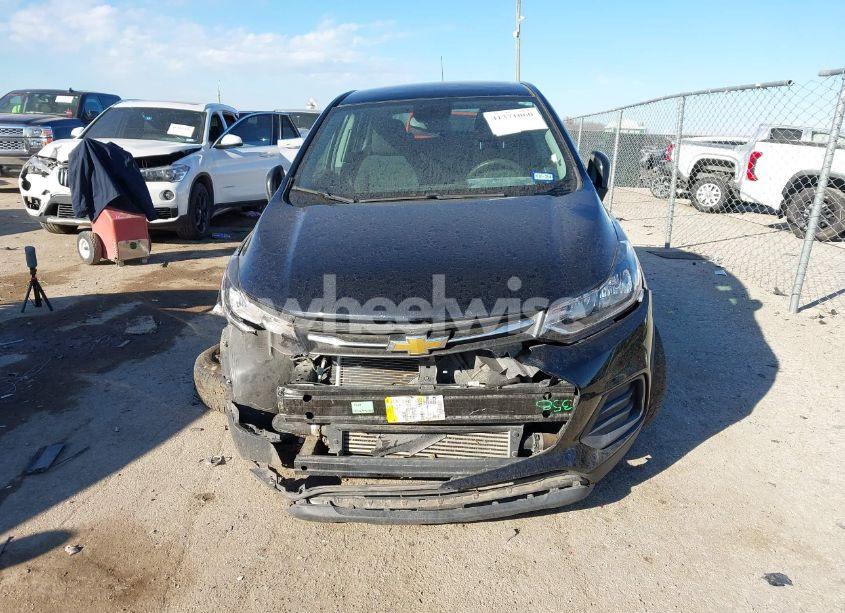 Photo 6 of 2017 Chevrolet Trax LS (VIN 3GNCJNSB6HL287940)