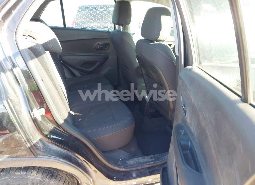 Photo 8 of 2017 Chevrolet Trax LS (VIN 3GNCJNSB6HL287940)