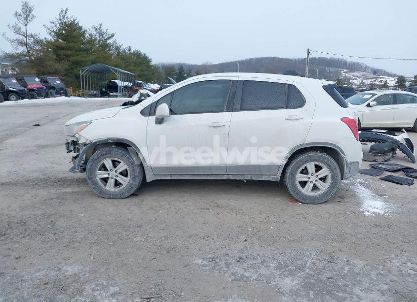 Photo 15 of 2018 Chevrolet Trax LS (VIN 3GNCJNSB6JL157565)