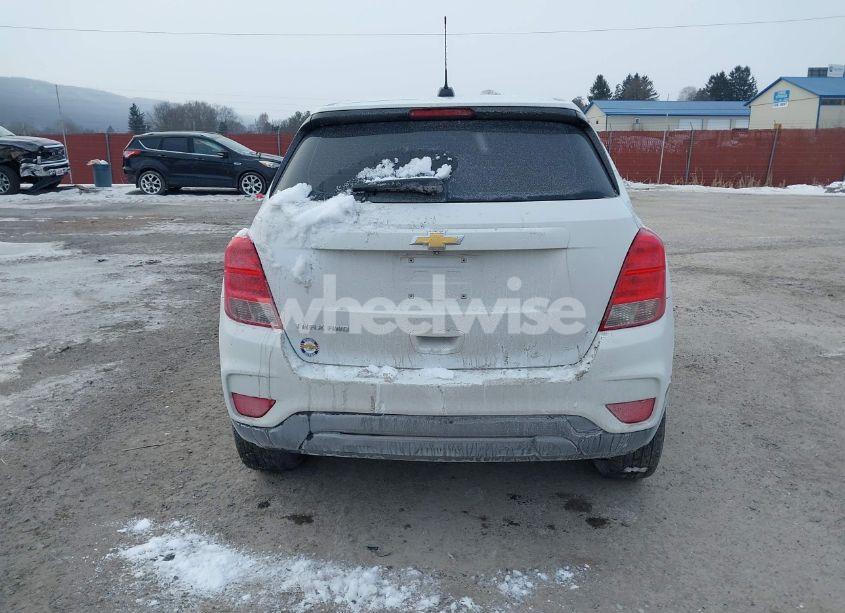 Photo 17 of 2018 Chevrolet Trax LS (VIN 3GNCJNSB6JL157565)